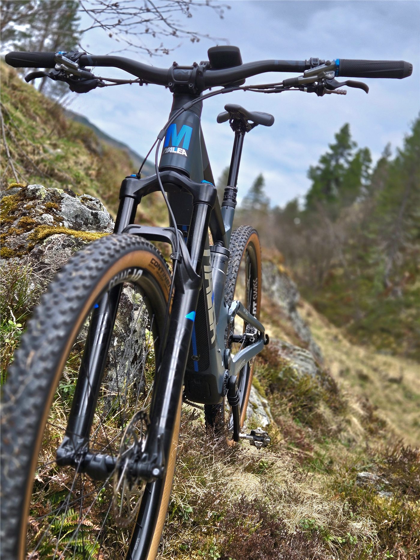 MALEA Mountainbike auf einem alpinen Trail